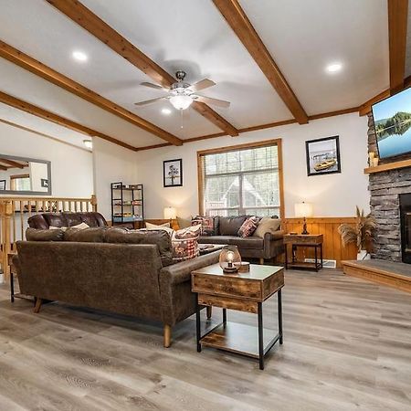 *Entire House • Sleeps 9 • Hot Tub • Pets Welcome* McHenry Eksteriør bilde