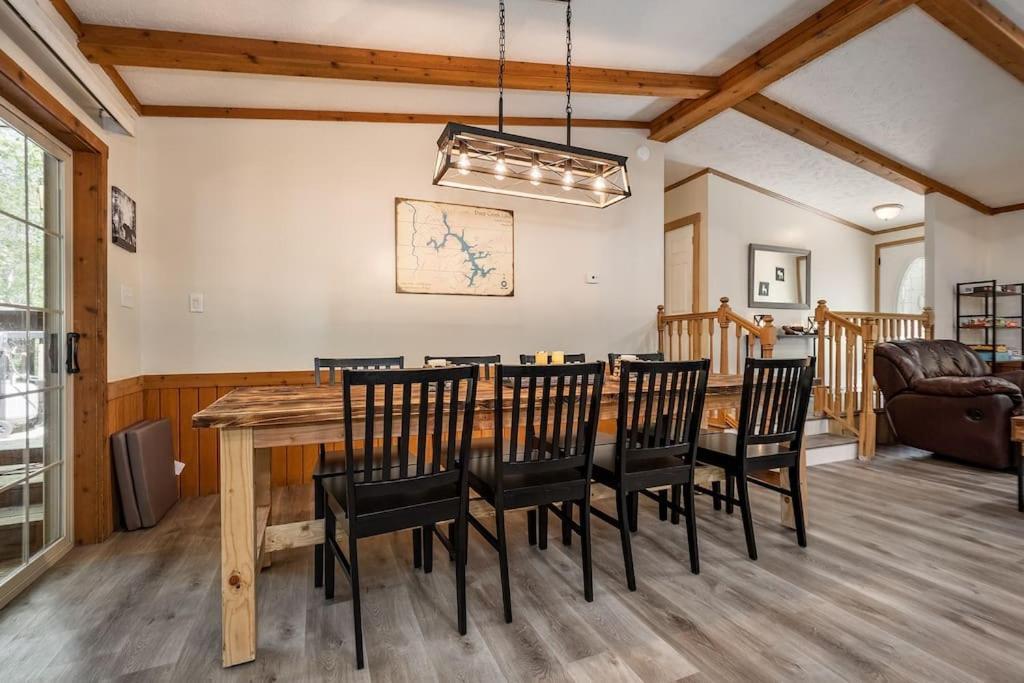 *Entire House • Sleeps 9 • Hot Tub • Pets Welcome* McHenry Eksteriør bilde