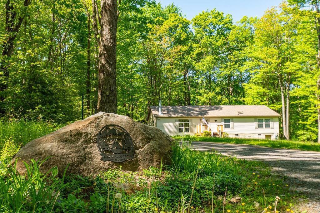 *Entire House • Sleeps 9 • Hot Tub • Pets Welcome* McHenry Eksteriør bilde