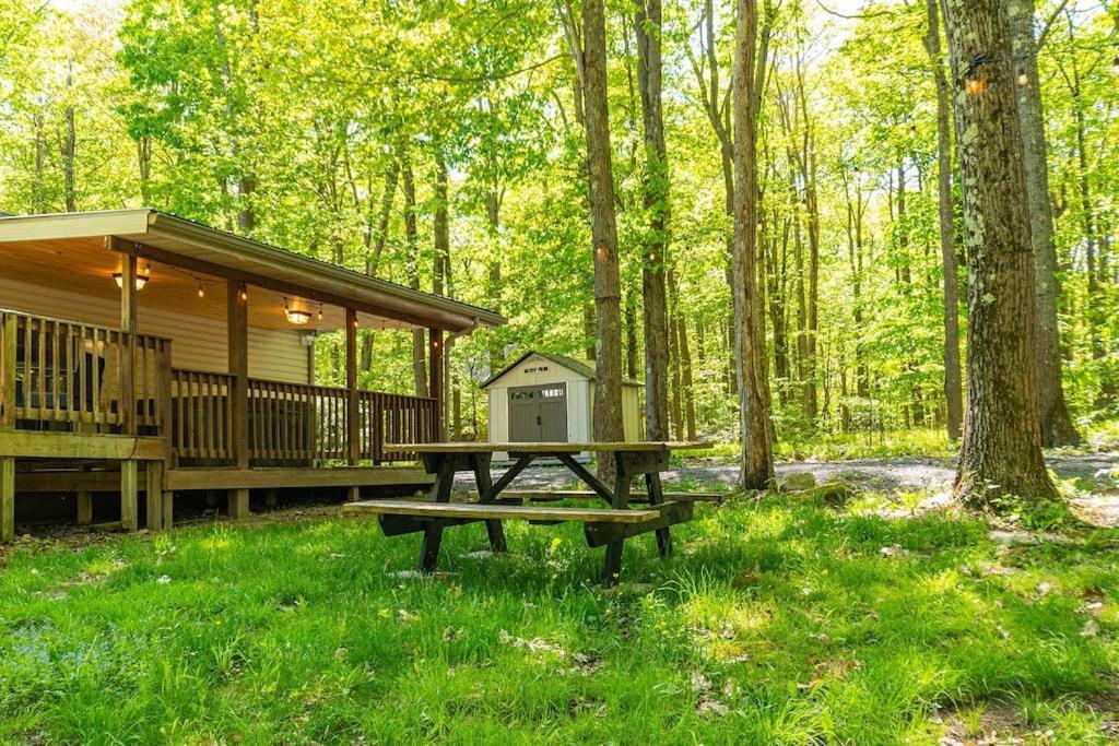 *Entire House • Sleeps 9 • Hot Tub • Pets Welcome* McHenry Eksteriør bilde