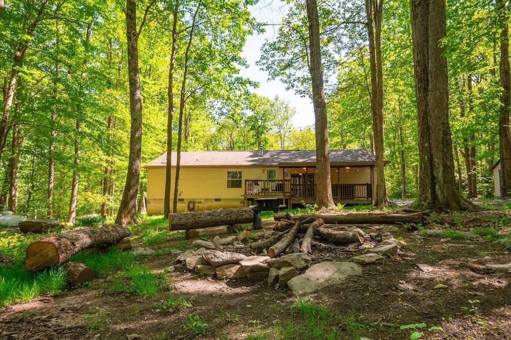 *Entire House • Sleeps 9 • Hot Tub • Pets Welcome* McHenry Eksteriør bilde