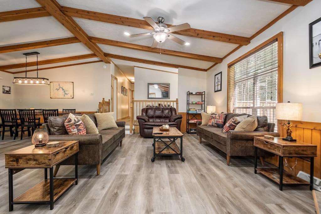 *Entire House • Sleeps 9 • Hot Tub • Pets Welcome* McHenry Eksteriør bilde