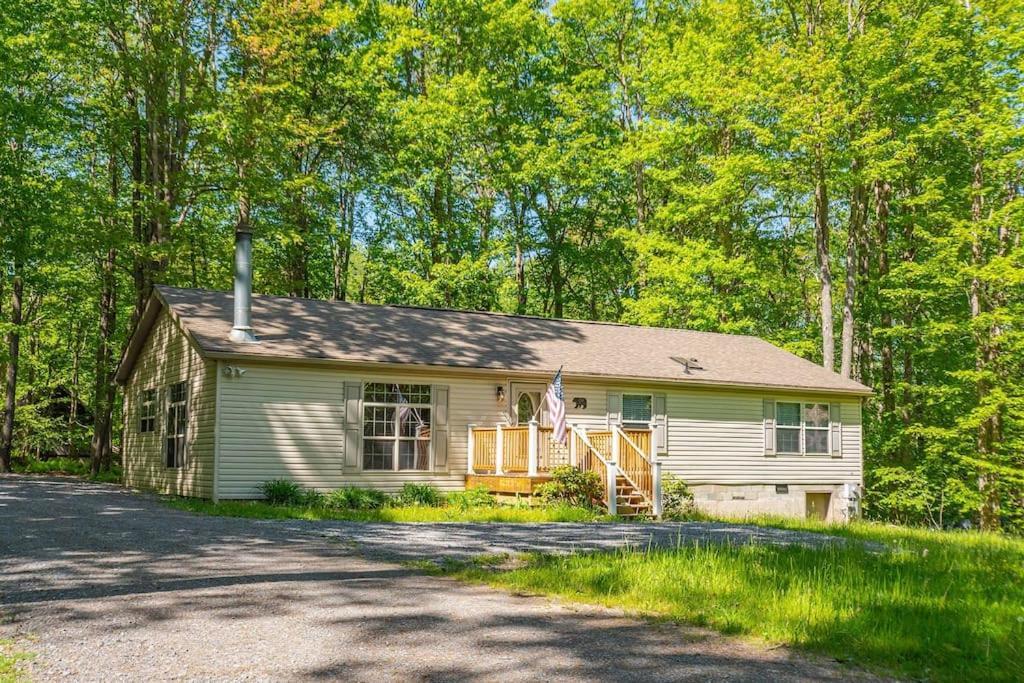 *Entire House • Sleeps 9 • Hot Tub • Pets Welcome* McHenry Eksteriør bilde